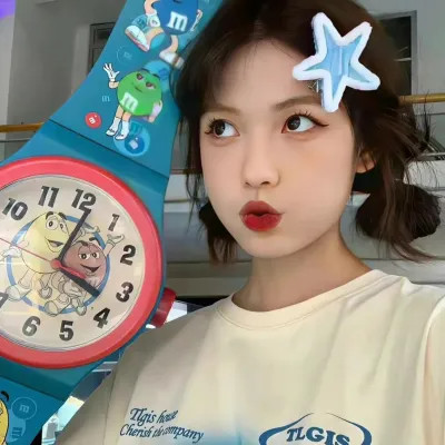 精选2025微信真人女生头像