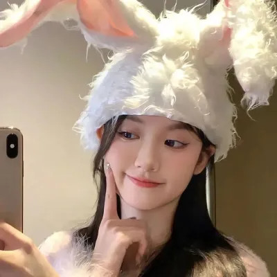 精选2025微信真人女生头像