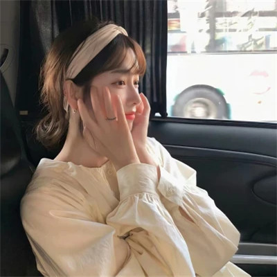 精选2025微信真人女生头像