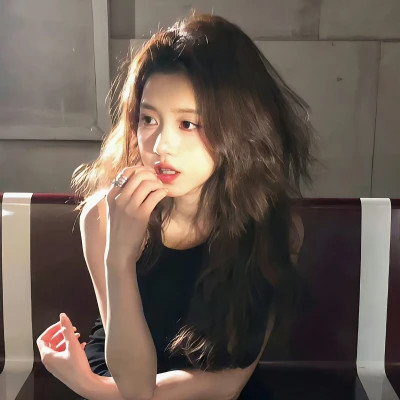 个性时尚2025微信真人女生头像