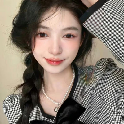个性时尚2025微信真人女生头像