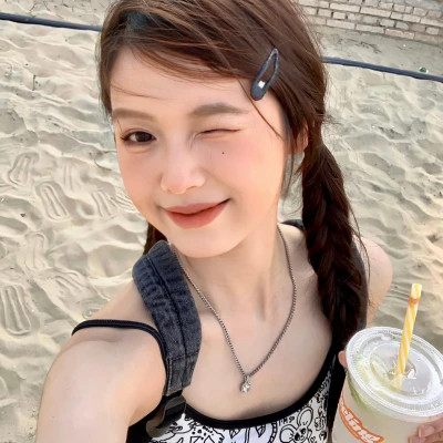 个性时尚2025微信真人女生头像