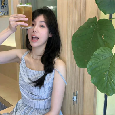 个性时尚2025微信真人女生头像