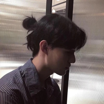 侧脸男生头像