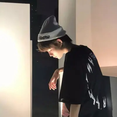 侧脸男生头像