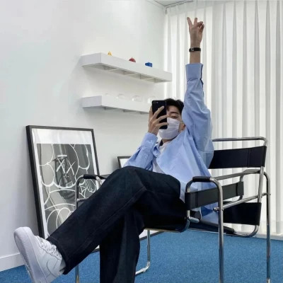 侧脸男生头像