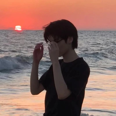 侧脸男生头像