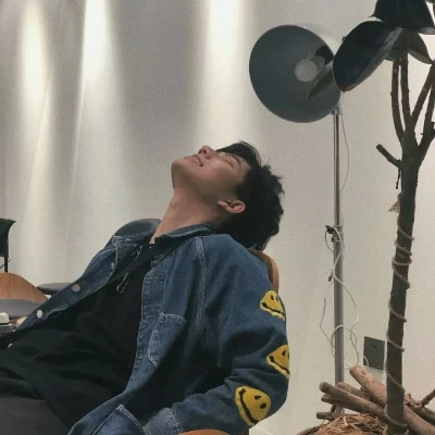 侧脸男生头像