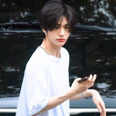 潮流2025男生头像图片