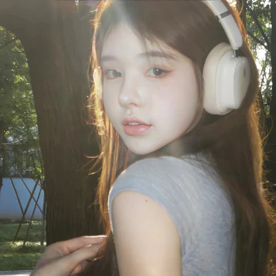 超级好看的2025年女生头像图片