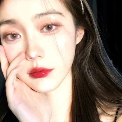 超级好看的2025年女生头像图片