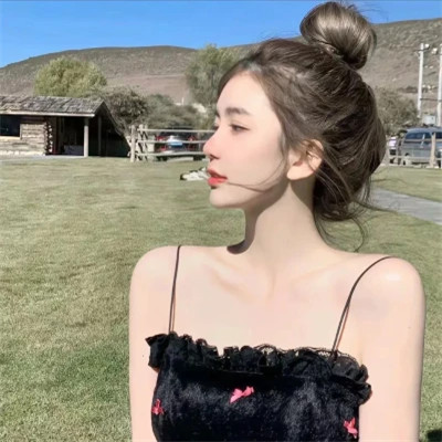 超级好看的2025年女生头像图片