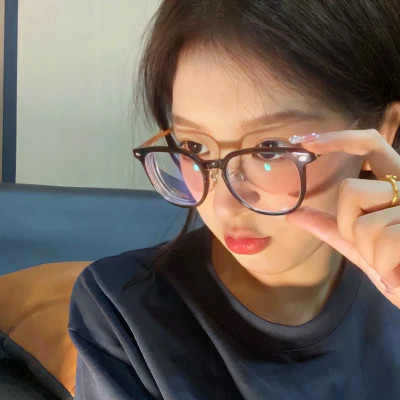 最新2025年女生头像图片