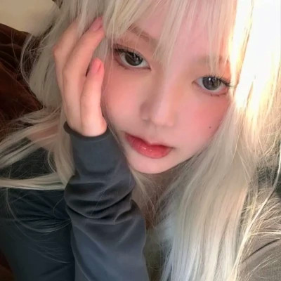 最新2025年女生头像图片
