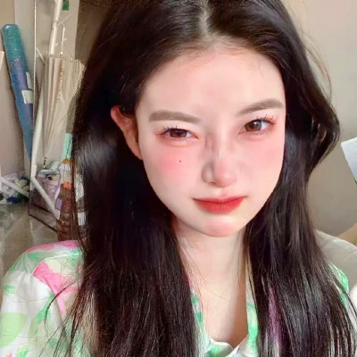 最新2025年女生头像图片