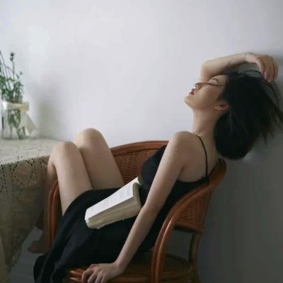 最新2025年女生头像图片