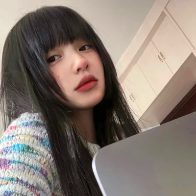 最新2025年女生头像图片