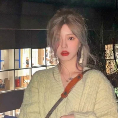 绝美2025年女生头像图片