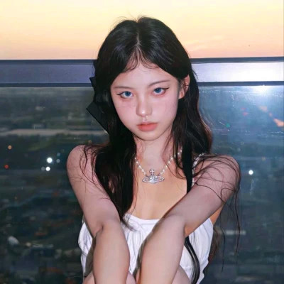 绝美2025年女生头像图片