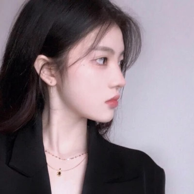 精选2025年女生头像图片