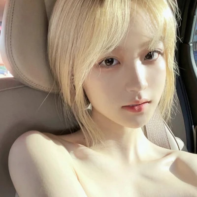 精选2025年女生头像图片