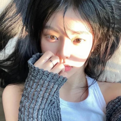 精选2025年女生头像图片