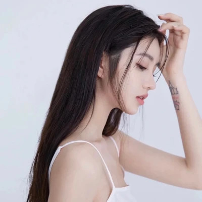 时尚潮流的2025年女生头像图片