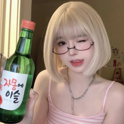 时尚潮流的2025年女生头像图片