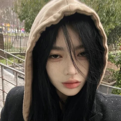时尚潮流的2025年女生头像图片