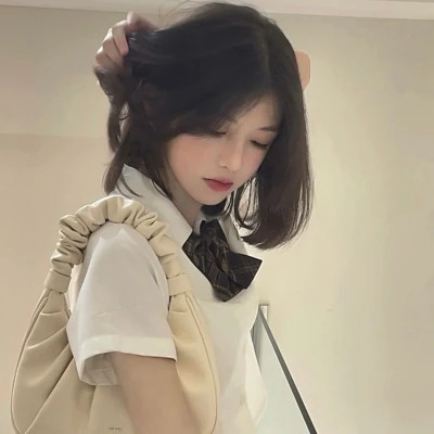 时尚潮流的2025年女生头像图片