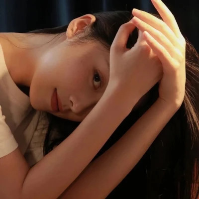 时尚潮流的2025年女生头像图片