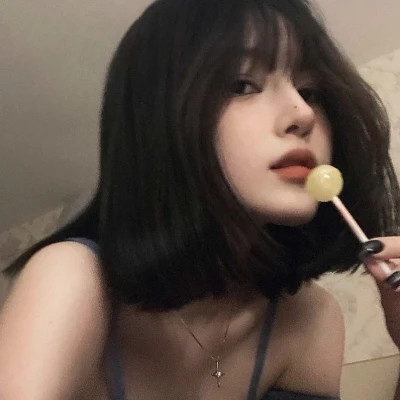 时尚潮流的2025年女生头像图片