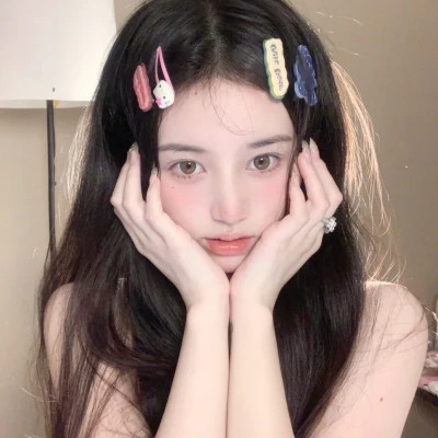 时尚潮流的2025年女生头像图片