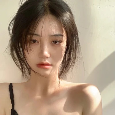 时尚潮流的2025年女生头像图片