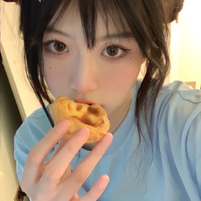 时尚潮流的2025年女生头像图片