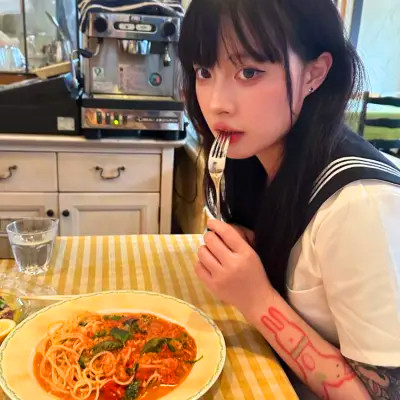超级好看的2025年女生头像图片