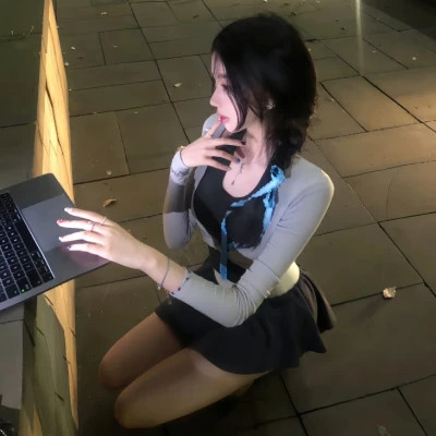 2025年最流行的微信真人女生头像