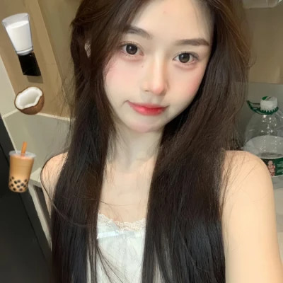 2025年最流行的微信真人女生头像
