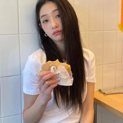 2025年最IN潮流个性女生头像图片