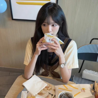 2025年最IN潮流个性女生头像图片