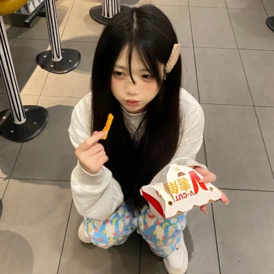 2025年高清绝美女生头像图片