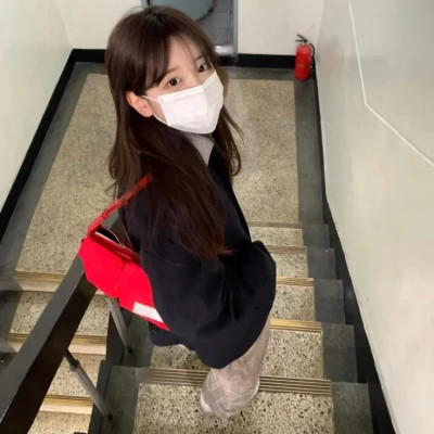 2025年引领潮流时尚女生头像图片