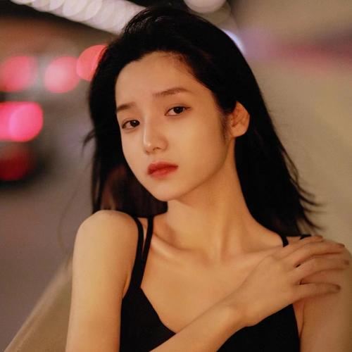 2025年网上高清好看的最火女生头像图片