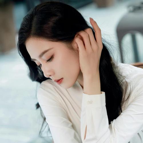 2025年网上高清好看的最火女生头像图片