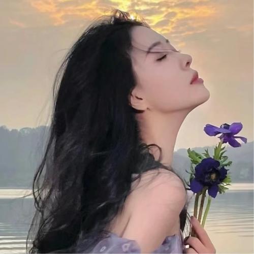 2025年网上高清好看的最火女生头像图片
