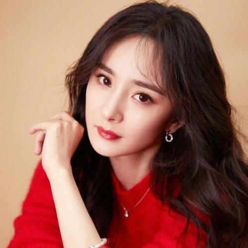 2025年网上最火的女生头像图片