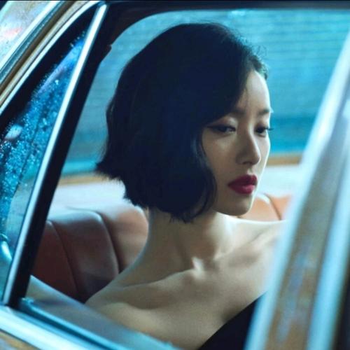 2025年网上最火的女生头像图片