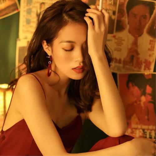 2025年网上最火的女生头像图片
