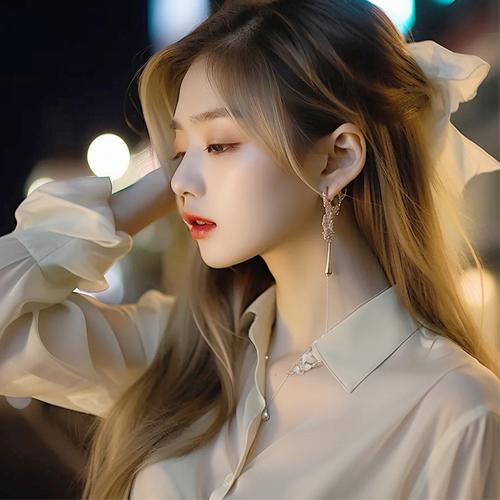 2025年网上最火的女生头像图片