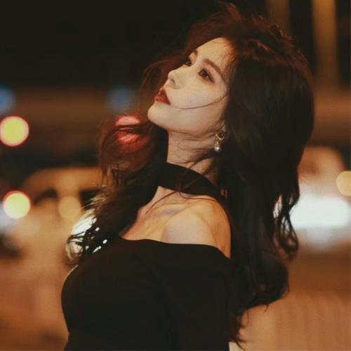 2025年网上最火的女生头像图片